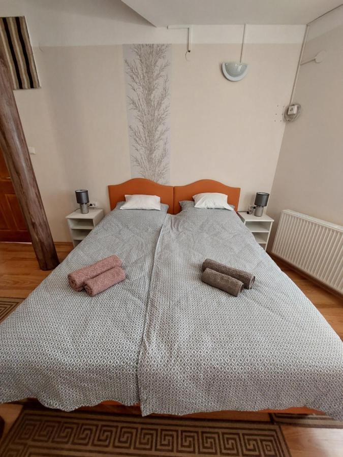 Csaladbarat Vendeglak Szegedi Maganszallashely 9 Fo Reszere, Nagycsaladok Es Barati Tarsasagok Reszere Bagian luar foto