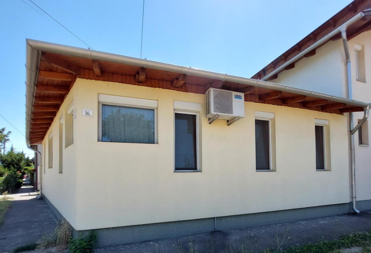 Csaladbarat Vendeglak Szegedi Maganszallashely 9 Fo Reszere, Nagycsaladok Es Barati Tarsasagok Reszere Bagian luar foto